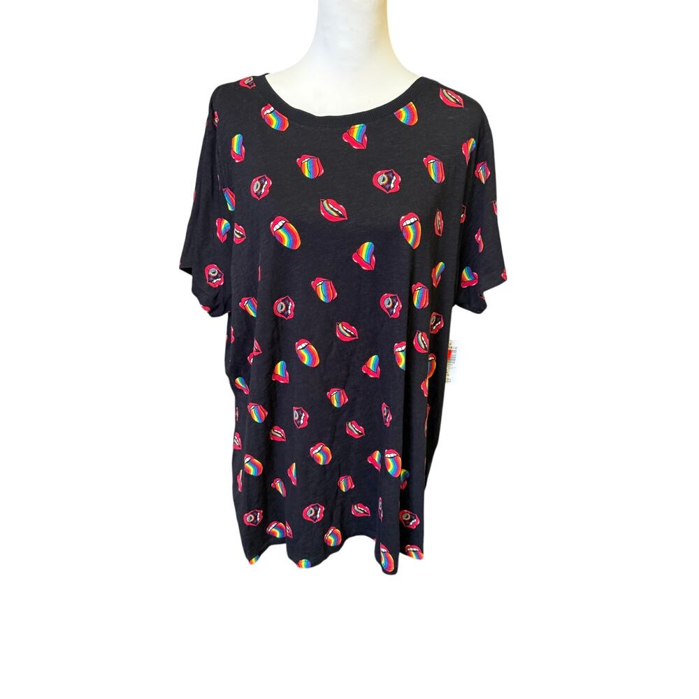TORRID NWT classic fit rainbow lip kiss tshirt pride torrid size 3